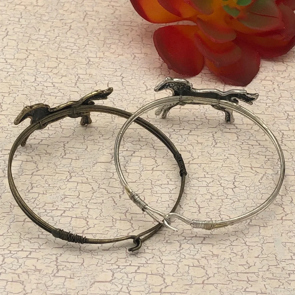 🌼 Burnished Metal Horse Wire Hook Bangle Bracelet